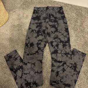 lululemon size 4 athletica Black and Gray Tie-Dye Leggings